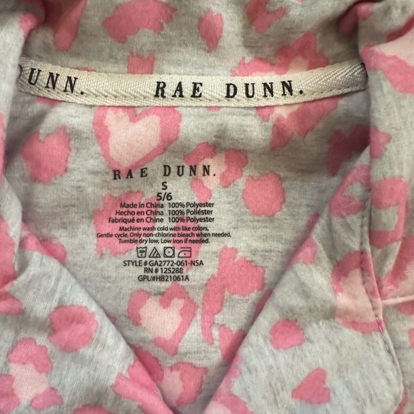 Rae Dunn GIRLS long sleeved pajamas. Size 5/6. New with tags - Picture 2 of 3